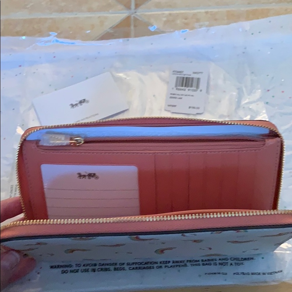 🔥LAST ONE🔥 Coach Large Phone Wristlet W/Rainbows - Picture 3 of 5